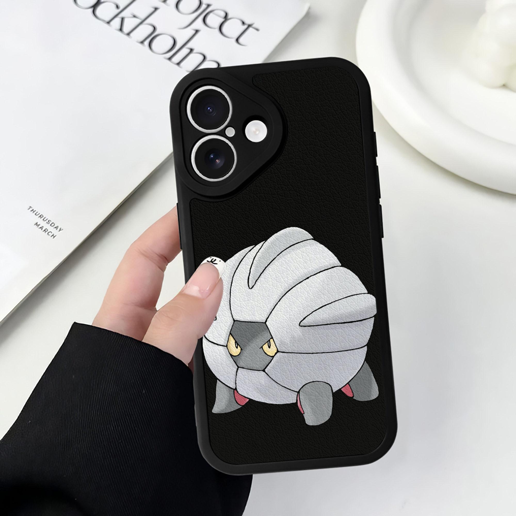 （画像用） ポケットモンスター Pokémon 【iPhone 16シリーズ対応】シリコンスマホケース（レザー調） 材質：シリコン